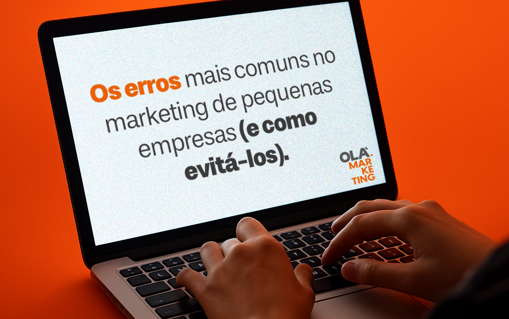 Imagem de um computador mostrando que existem alguns erros bem comuns no marketing de pequenas empresas e possui solução para evitá-los.
